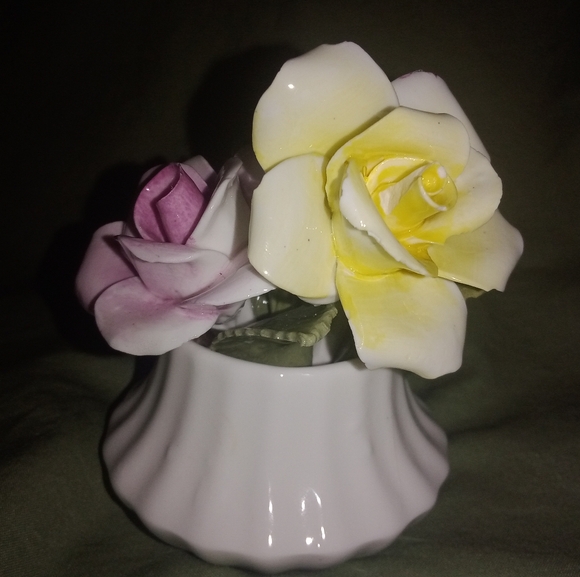 House Of Goebel Flowers Vase Bone China Figurine - Picture 7 of 8